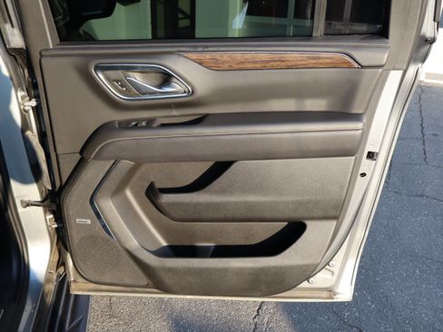 Used 2023 Chevrolet Suburban Premier RWD image 39
