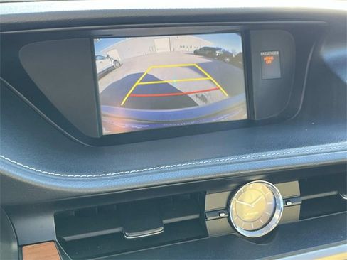 Used 2015 Lexus ES 300h image 37