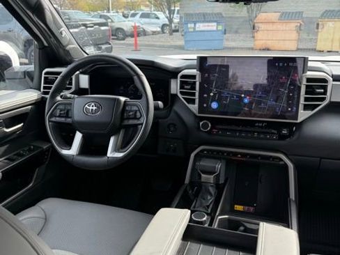 Used 2025 Toyota Tundra Limited AWD/4WD image 29