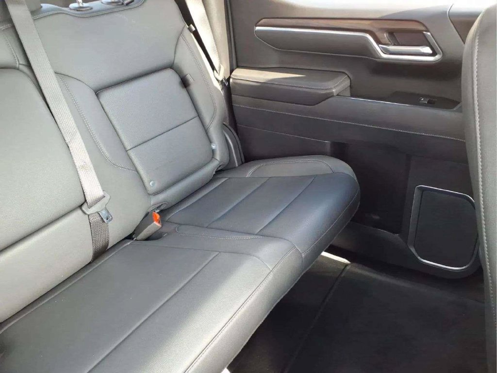 Used 2025 GMC Sierra 1500 SLT RWD image 18