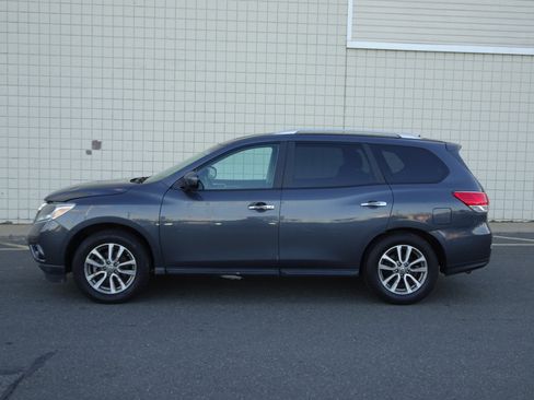 Used 2013 Nissan Pathfinder SV image 4