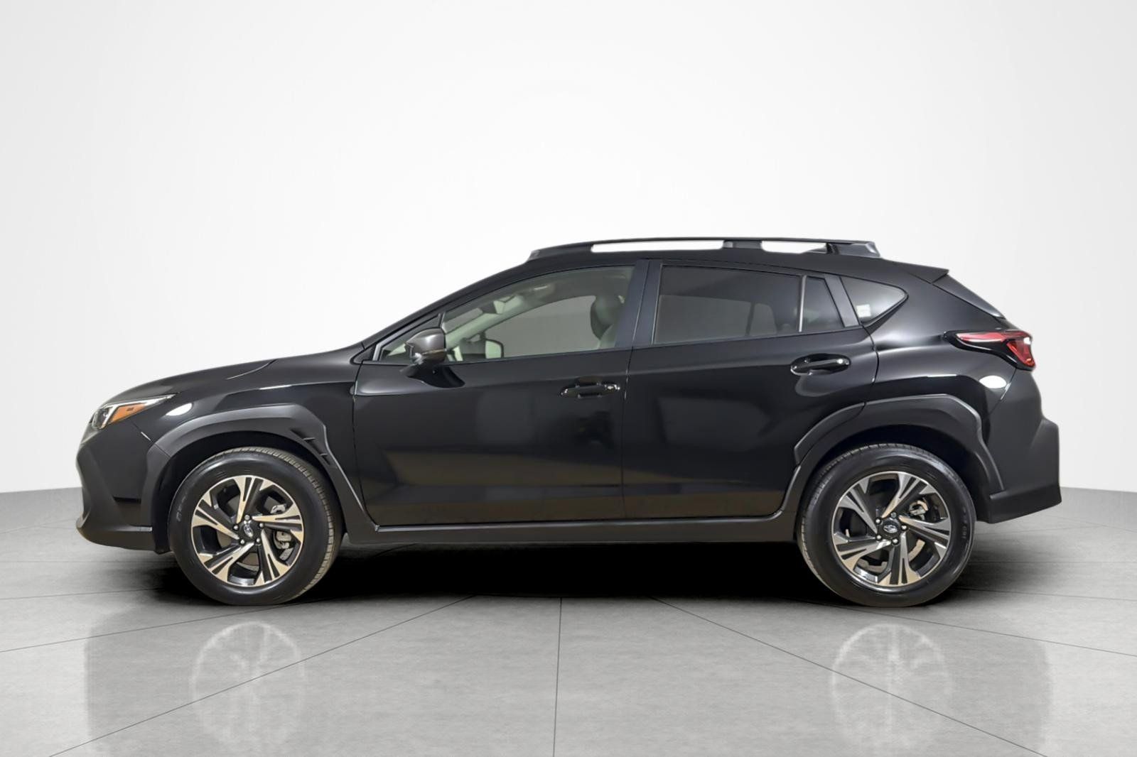 Used 2024 Subaru Crosstrek 2.0i Premium AWD/4WD image 2