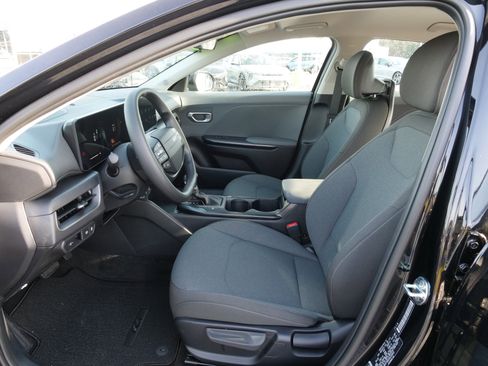 New 2025 Kia K4 LXS image 16