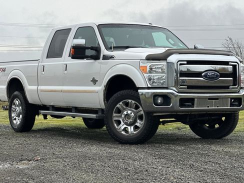 Used 2013 Ford F350 Lariat w/ Lariat Chrome Pkg image 2