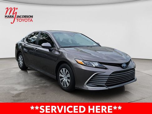 Used 2022 Toyota Camry LE FWD image 5