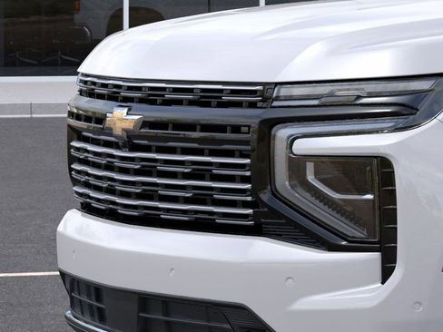 New 2025 Chevrolet Suburban High Country AWD/4WD image 13