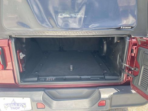 Used 2021 Jeep Wrangler Unlimited Rubicon w/ LED Lighting Group AWD/4WD image 10