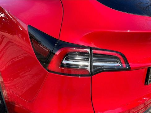 Used 2021 Tesla Model Y Long Range image 22