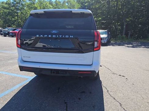 Used 2025 Ford Expedition Active AWD/4WD image 19