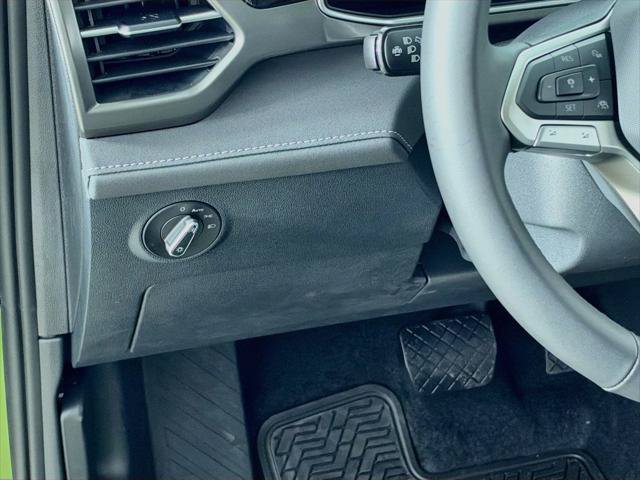 New 2027 Volkswagen Taos SE AWD/4WD image 10