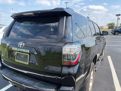 Used 2022 Toyota 4Runner SR5 AWD/4WD image 5