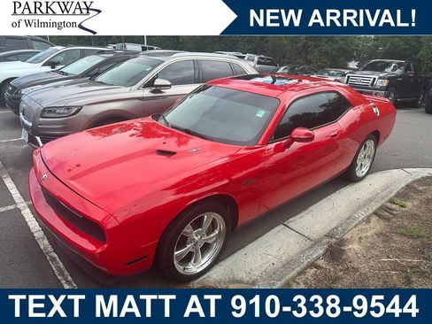 Used 2010 Dodge Challenger R/T RWD image 1
