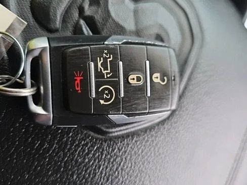 Used 2019 RAM 1500 Laramie AWD/4WD image 31