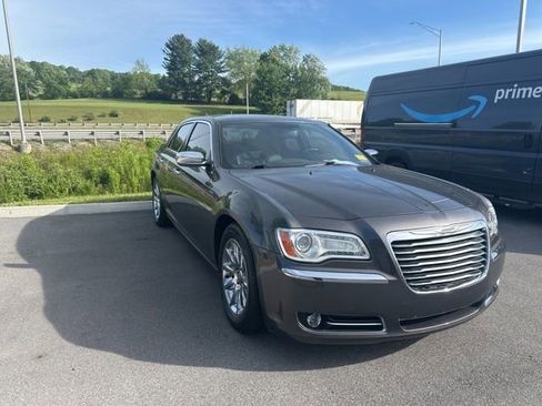Used 2013 Chrysler 300 C RWD image 9