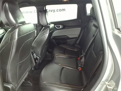 Used 2024 Jeep Compass Latitude image 9