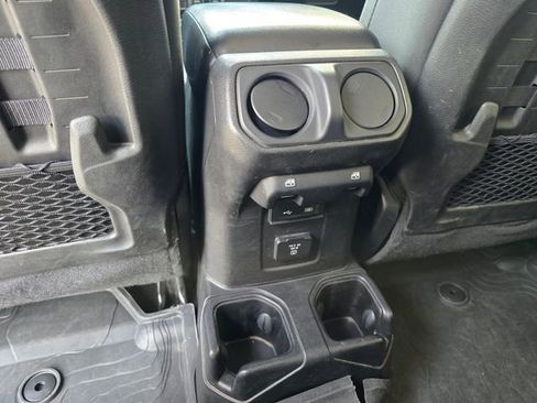 Used 2019 Jeep Wrangler Unlimited Rubicon w/ Cold Weather Group AWD/4WD image 36