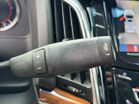 Used 2017 Cadillac Escalade Premium Luxury AWD/4WD image 32