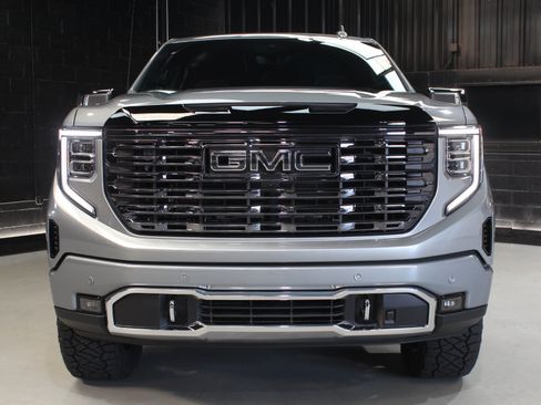 Used 2026 GMC Sierra 1500 Denali Ultimate w/ LPO, Black Badging Package AWD/4WD image 8