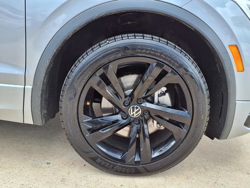 Used 2023 Volkswagen Tiguan SE R-Line FWD image 10