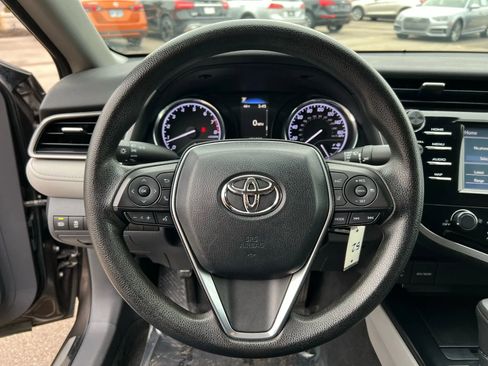 Used 2019 Toyota Camry XLE image 15