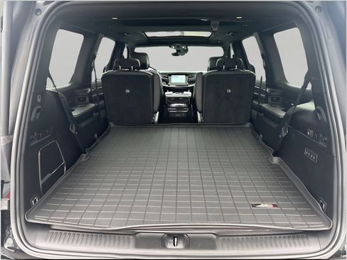 Used 2024 Jeep Wagoneer Series II w/ Premium Group I AWD/4WD image 15