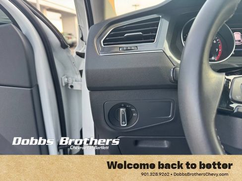 Used 2021 Volkswagen Tiguan SE w/ Panoramic Sunroof Package FWD image 16