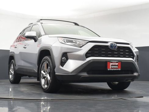 Used 2021 Toyota RAV4 XLE Premium AWD/4WD image 32