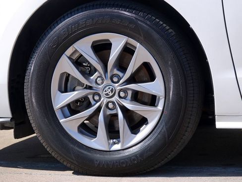 Used 2021 Toyota Sienna XLE w/ XLE Plus Package image 26