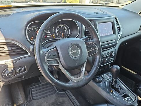 Used 2019 Jeep Cherokee Latitude Plus image 11