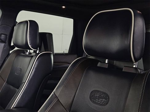 Used 2017 Jeep Grand Cherokee Overland w/ Jeep Active Safety Group image 25