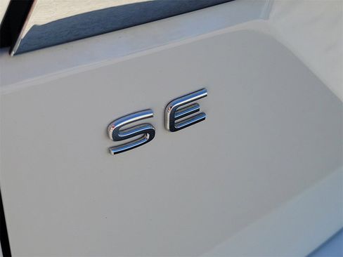 Used 2025 Volkswagen Atlas SE image 7