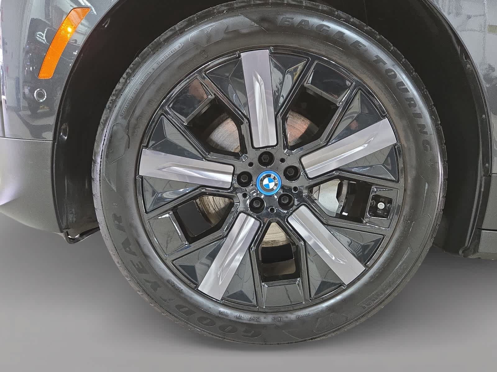 Used 2024 BMW iX xDrive50 w/ Convenience Package AWD/4WD image 9