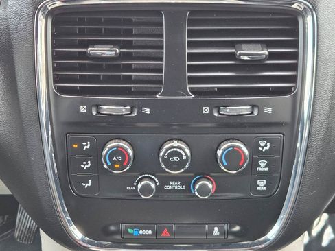 Used 2019 Dodge Grand Caravan SXT FWD image 23