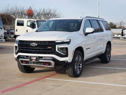 Used 2025 Chevrolet Suburban Z71 image 11