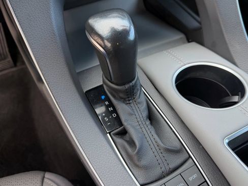 Used 2022 Toyota Avalon Limited image 27