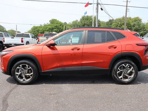Used 2024 Chevrolet Trax LT FWD image 38