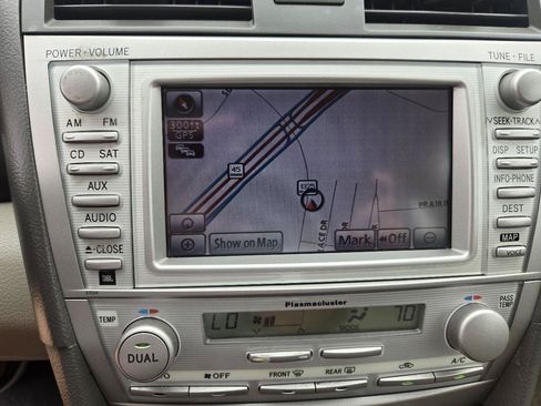 Used 2011 Toyota Camry XLE w/ SE/XLE Extra-Value Pkg FWD image 22