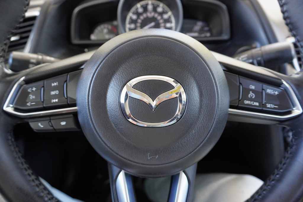 Used 2018 MAZDA MAZDA3 Touring FWD image 15