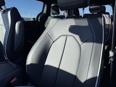New 2026 Chrysler Pacifica Limited w/ S Appearance Package image 29