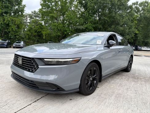 Used 2025 Honda Accord SE image 1