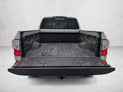 Used 2017 Nissan Titan SL image 6