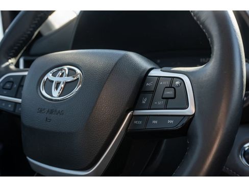 Used 2023 Toyota Highlander LE image 25