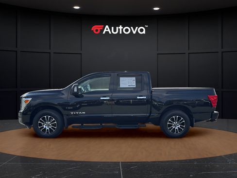 Used 2021 Nissan Titan SV w/ SV Convenience Package AWD/4WD image 2