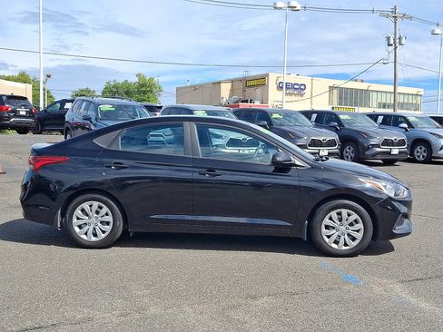 Used 2022 Hyundai Accent SE FWD image 8
