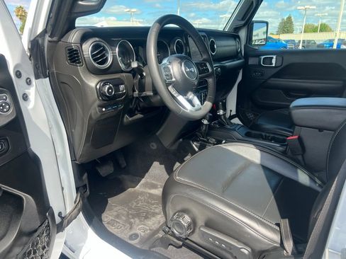Used 2023 Jeep Wrangler Unlimited Sahara AWD/4WD image 31