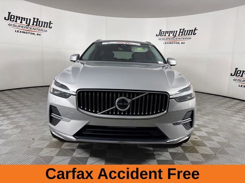 Used 2022 Volvo XC60 B5 Inscription image 3