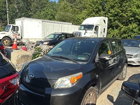 Used 2008 Scion xD image 1