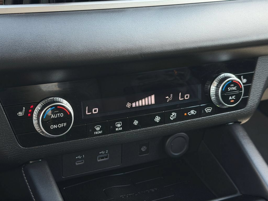 Used 2023 Mitsubishi Outlander 4WD Plug-In Hybrid image 11