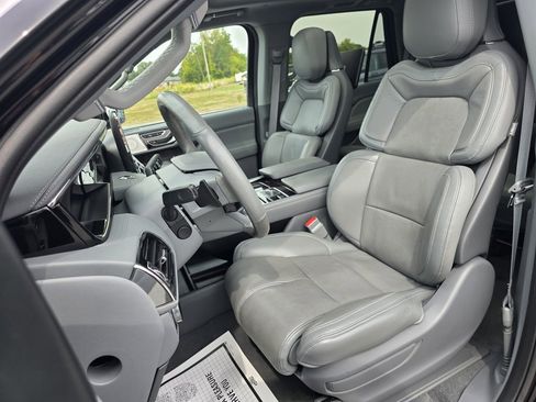 Used 2021 Lincoln Navigator Reserve image 18