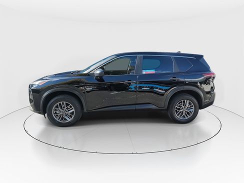 Used 2023 Nissan Rogue S image 5